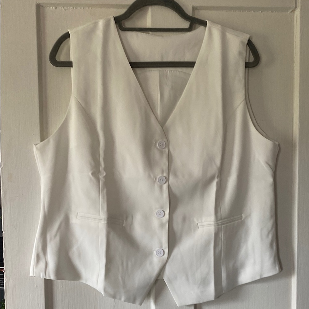 Source Unknown White Buttoned Vest Top